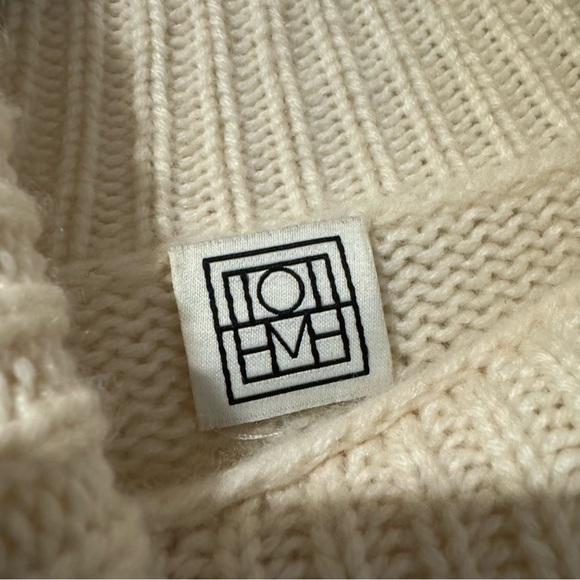 $1150 Toteme Cashmere City Off-White Cream Heavy Turtleneck Sweater Sz Medium M - Picture 7 of 10